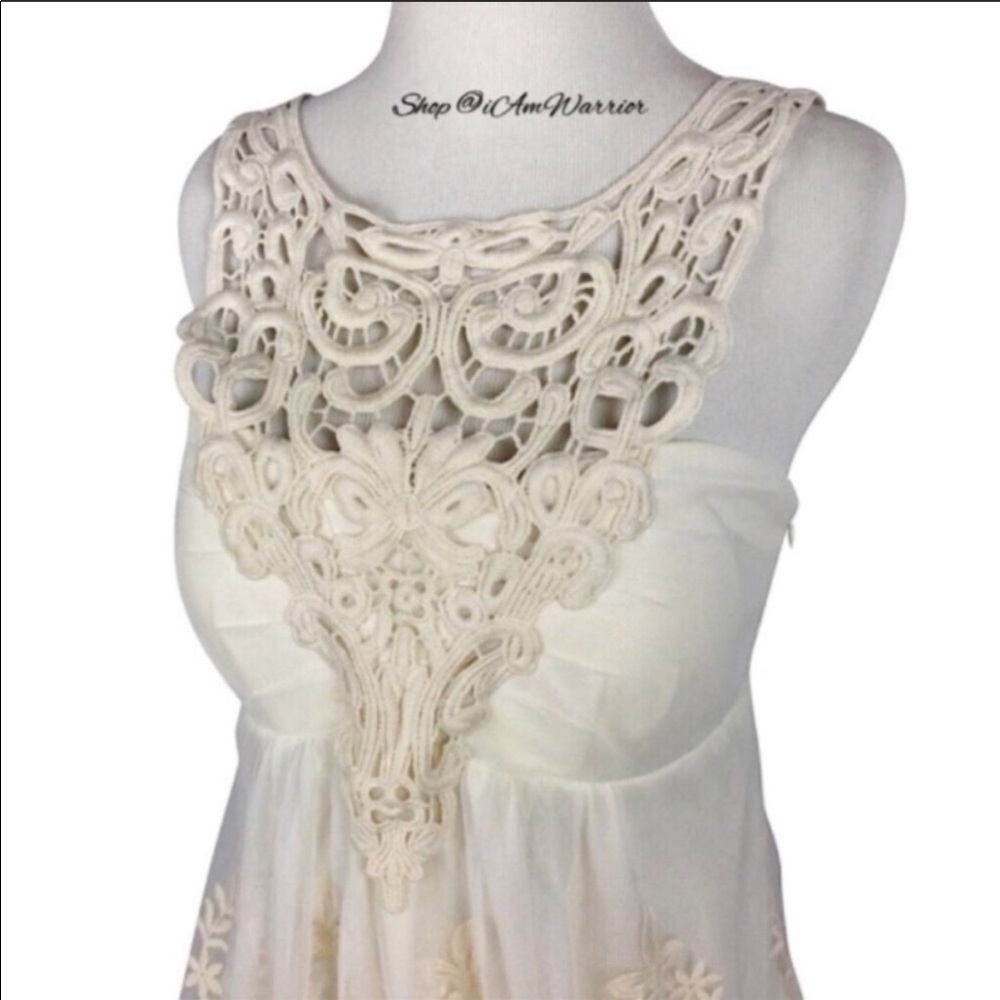Boston Proper
Crochet Lace Cream Top - Picture 3 of 13